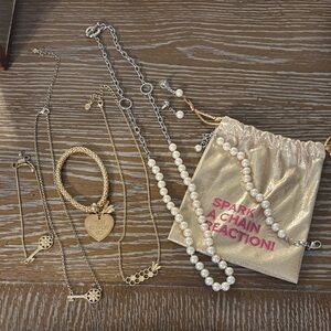 Mark kay jewelry: Gold and Pearl Jewelry Set